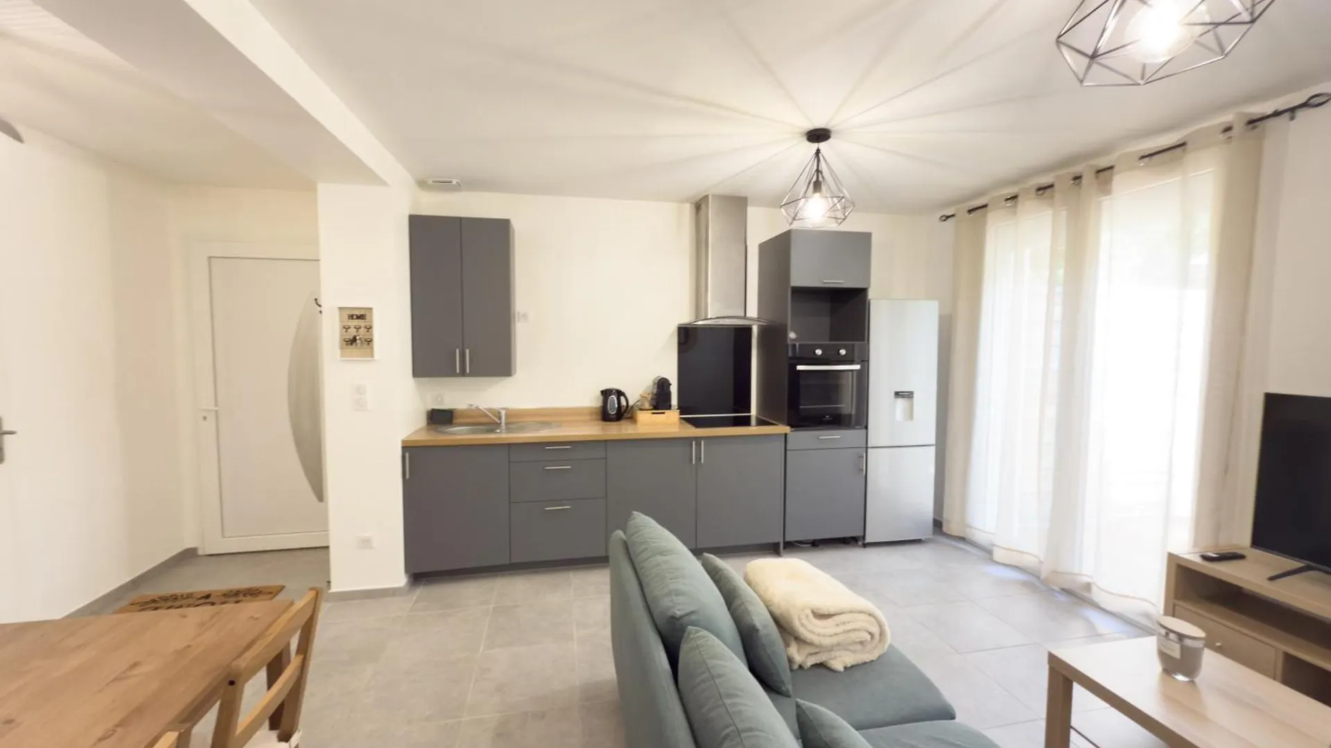 Le Balcon Du Ponant 2 Bedrooms With Terrace Park View Port-Saint-Louis-du-Rhone France