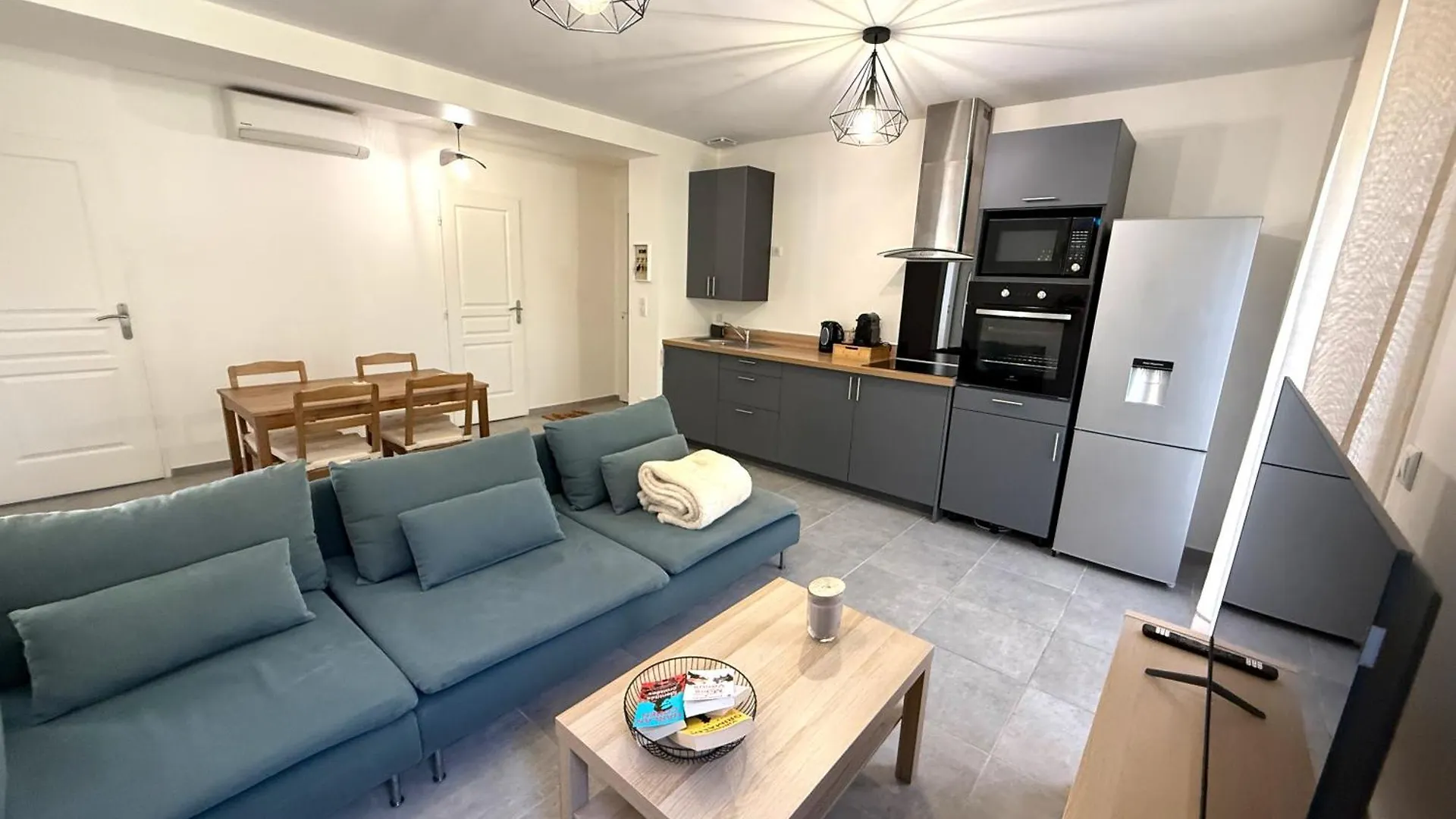 Le Balcon Du Ponant 2 Bedrooms With Terrace Park View Port-Saint-Louis-du-Rhone Apartment